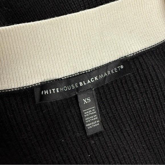 White House Black Market WHBM V-Neck Black Ribbed Sweater White Layered XS - Picture 4 of 6